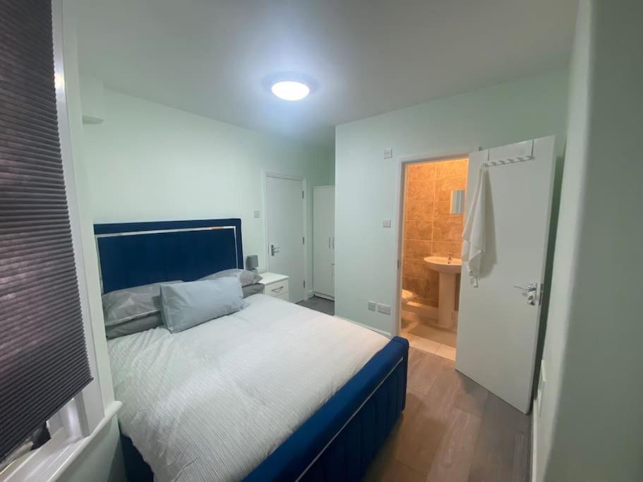 Mba Cosy 4 Bedroom House Watford (Hertfordshire)