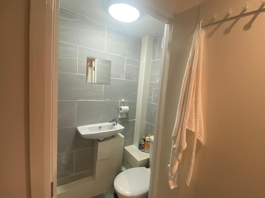 Mba Cosy 4 Bedroom House Holiday home Watford (Hertfordshire)